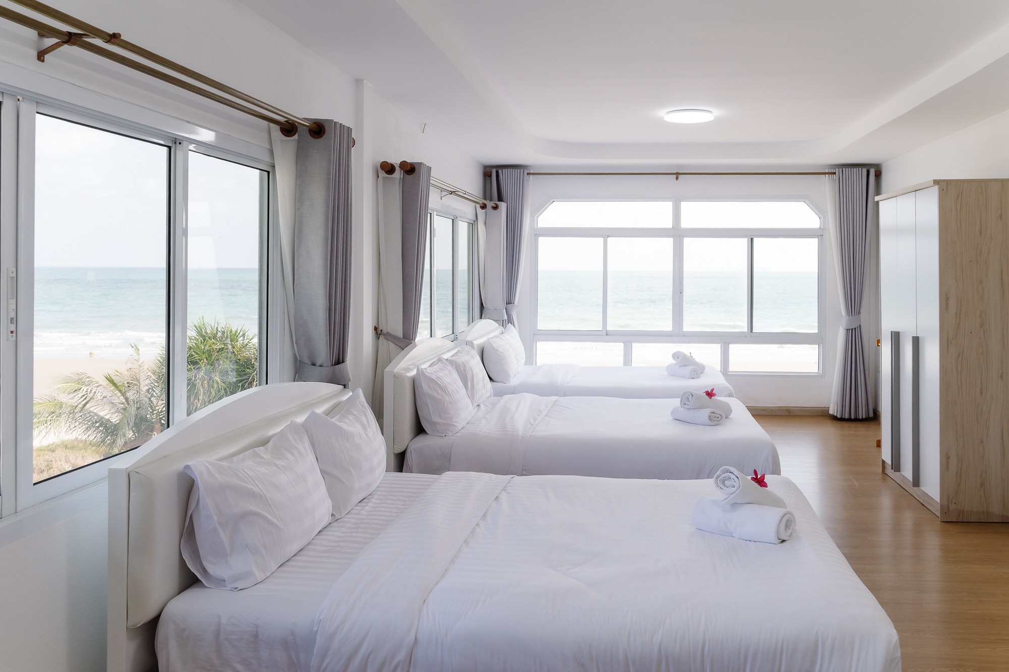 4 Bedroom Seaview Villa (Share Pool)