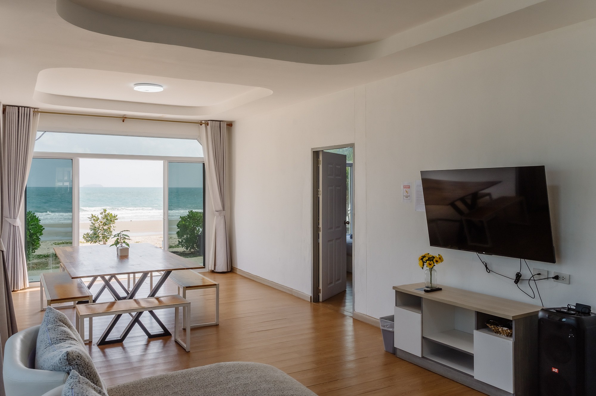4 Bedroom Seaview Villa (Share Pool)