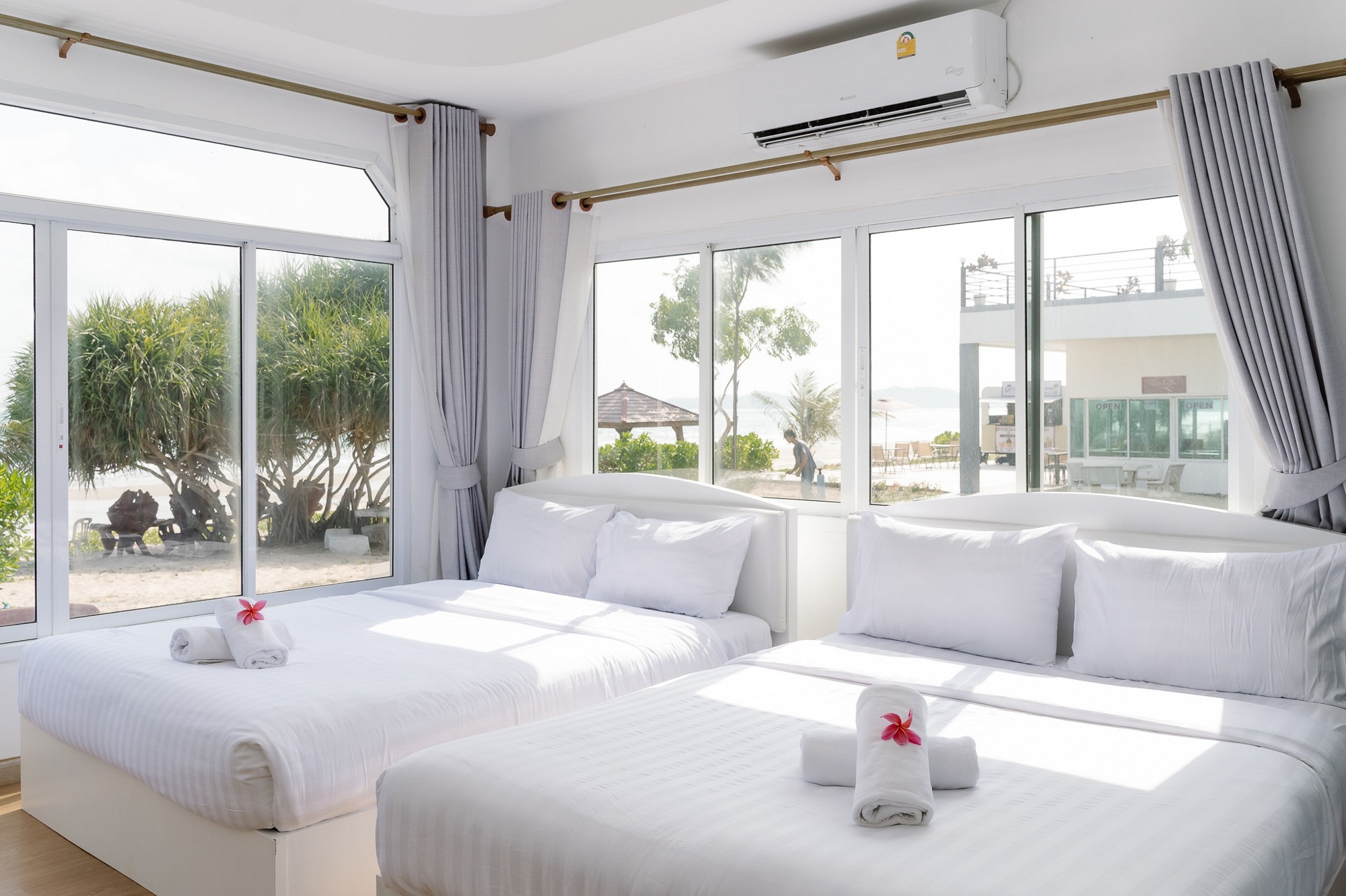 4 Bedroom Seaview Villa (Share Pool)
