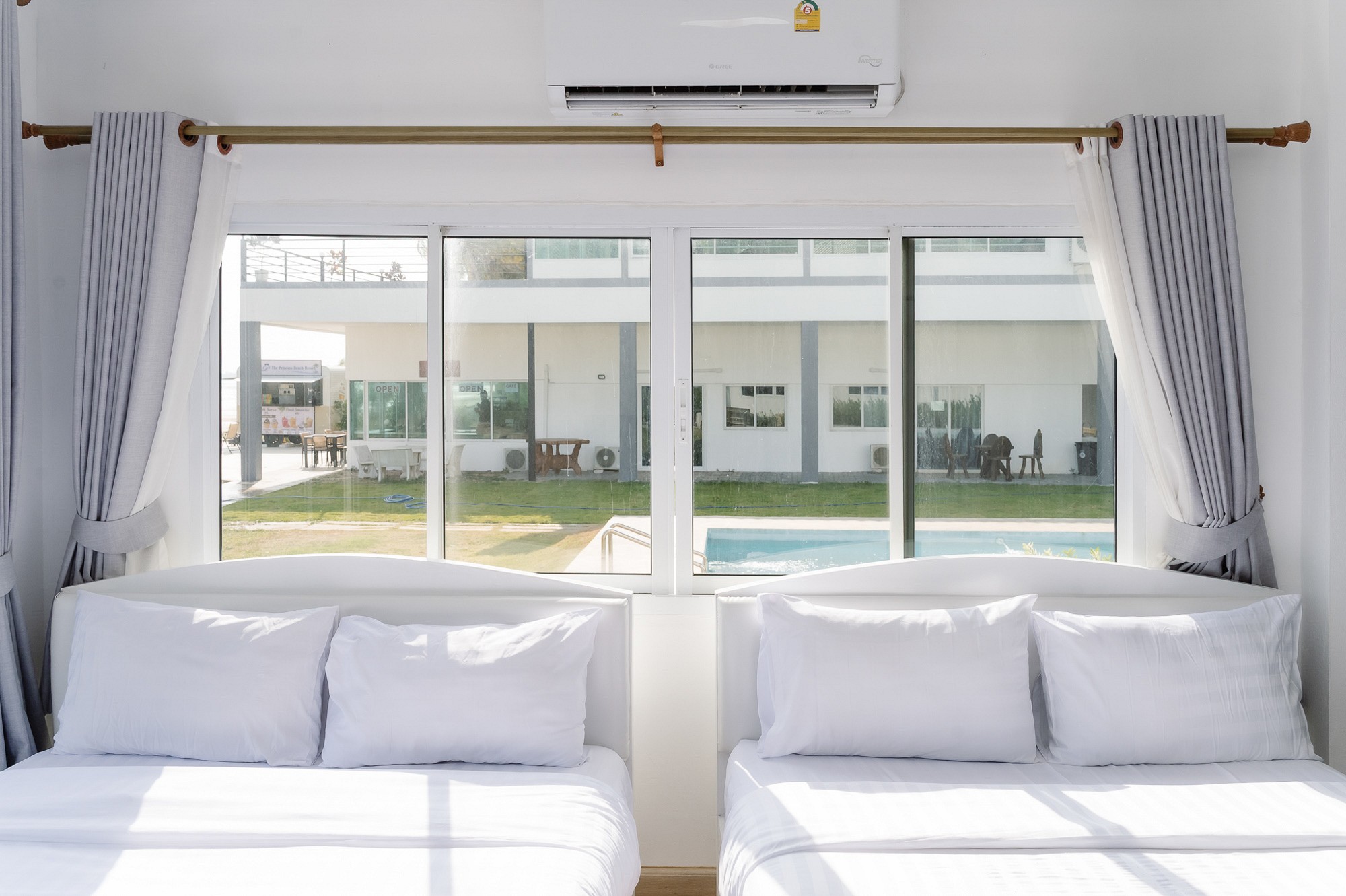 4 Bedroom Seaview Villa (Share Pool)