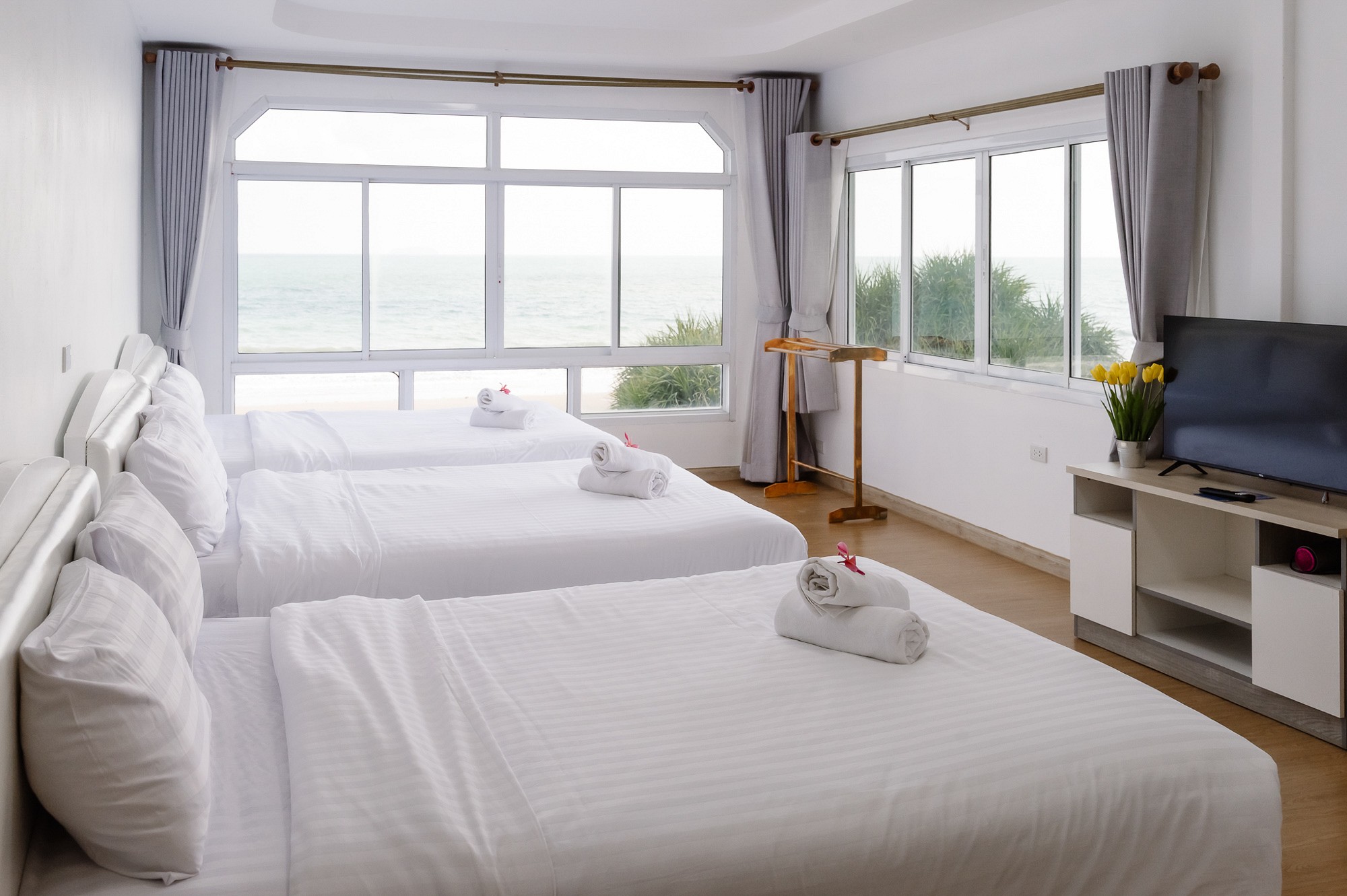 4 Bedroom Seaview Villa (Share Pool)