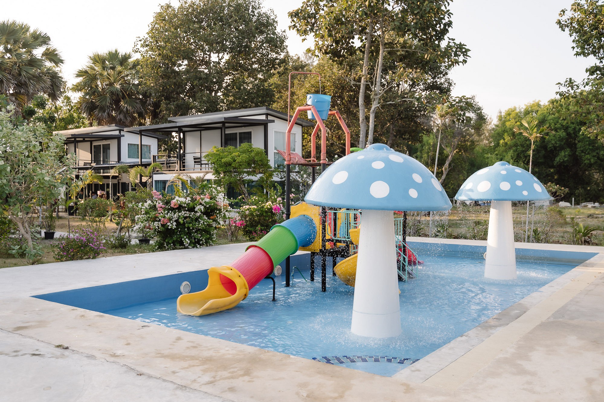 Beach Pool & Kids Pool