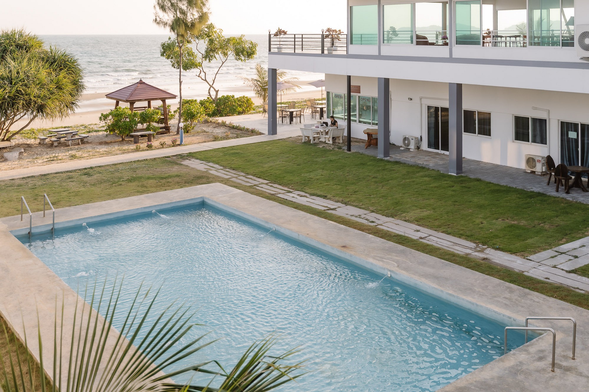 Beach Pool & Kids Pool