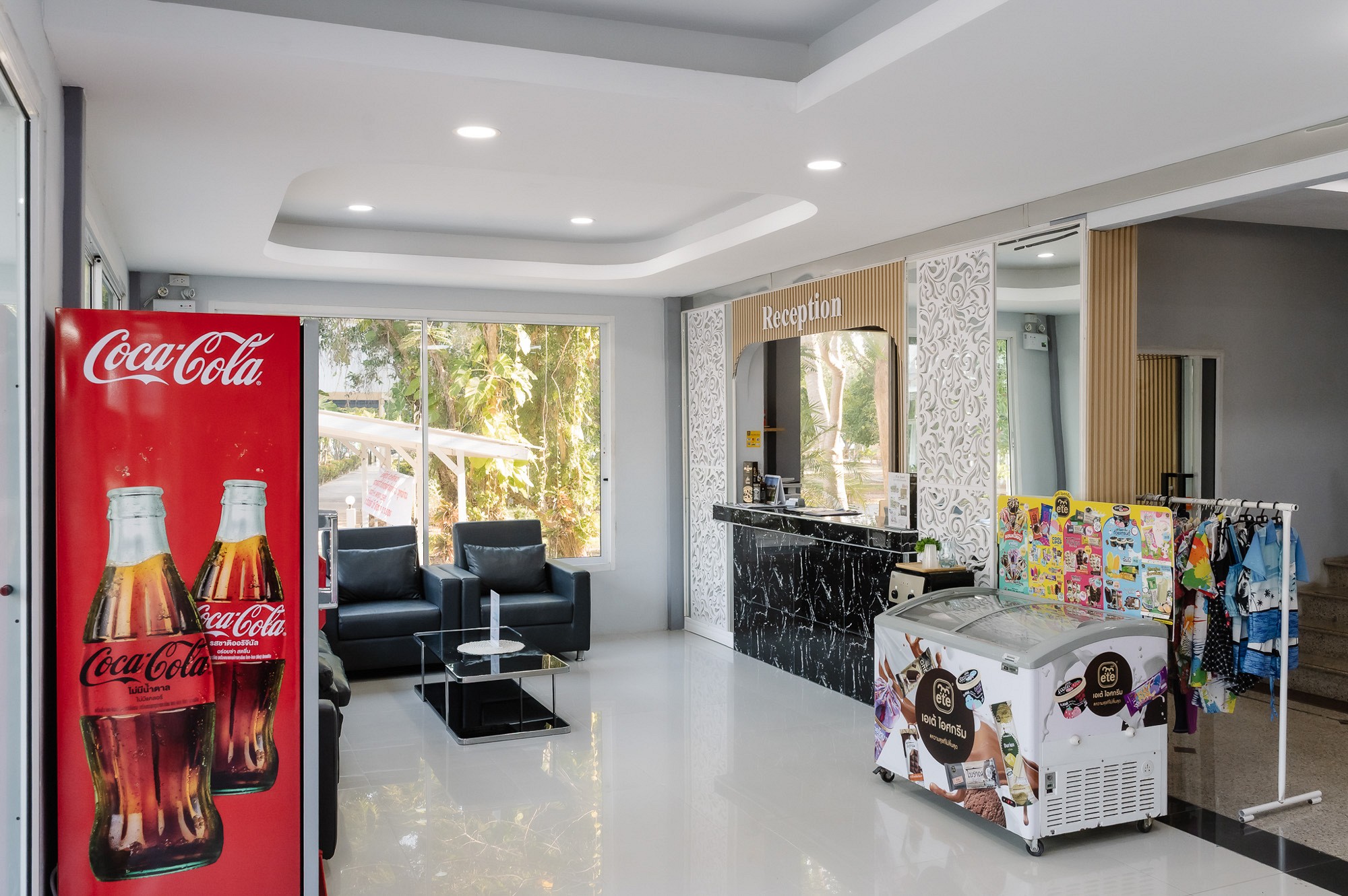 Lobby & Shop