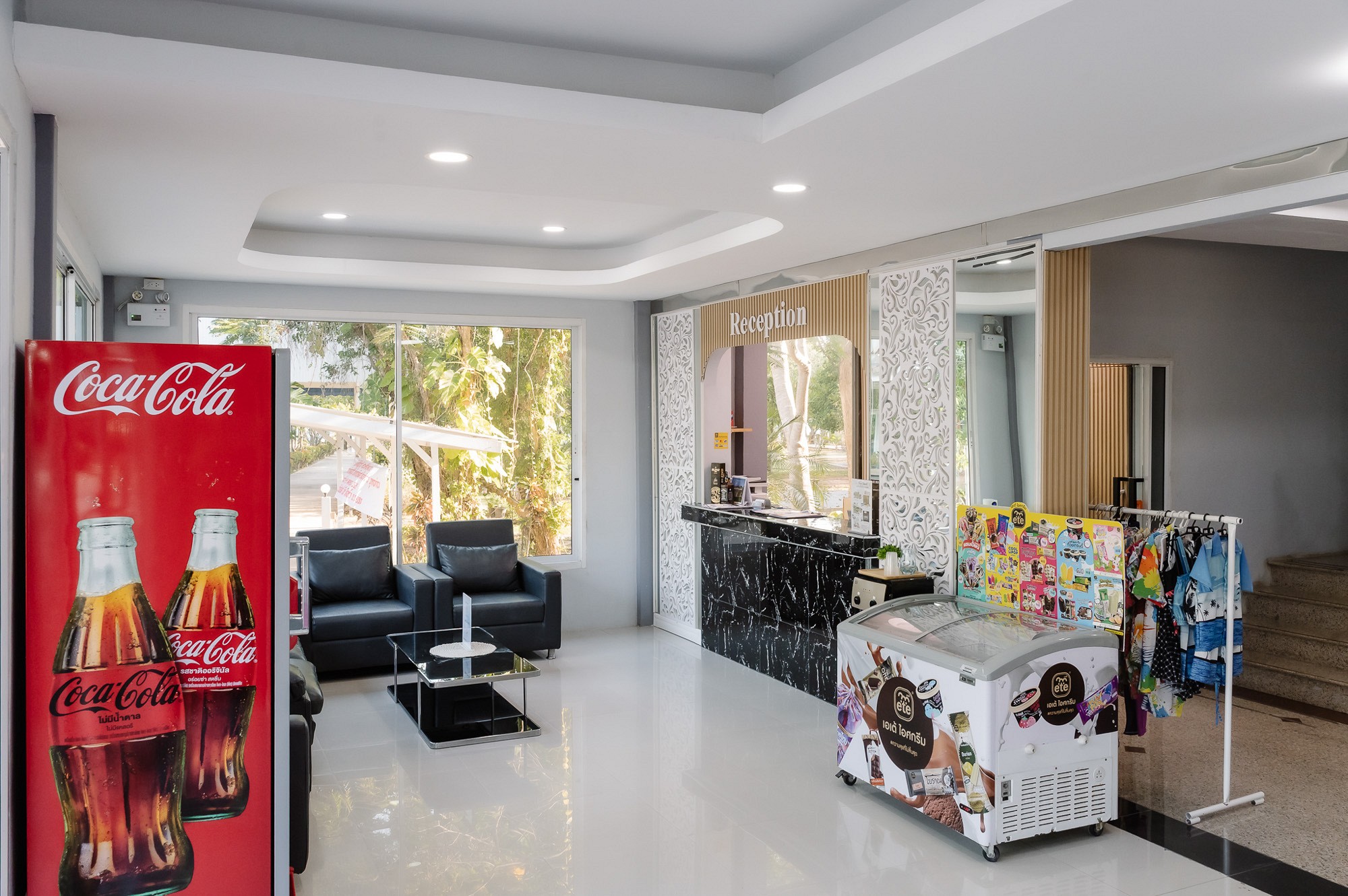Lobby & Shop