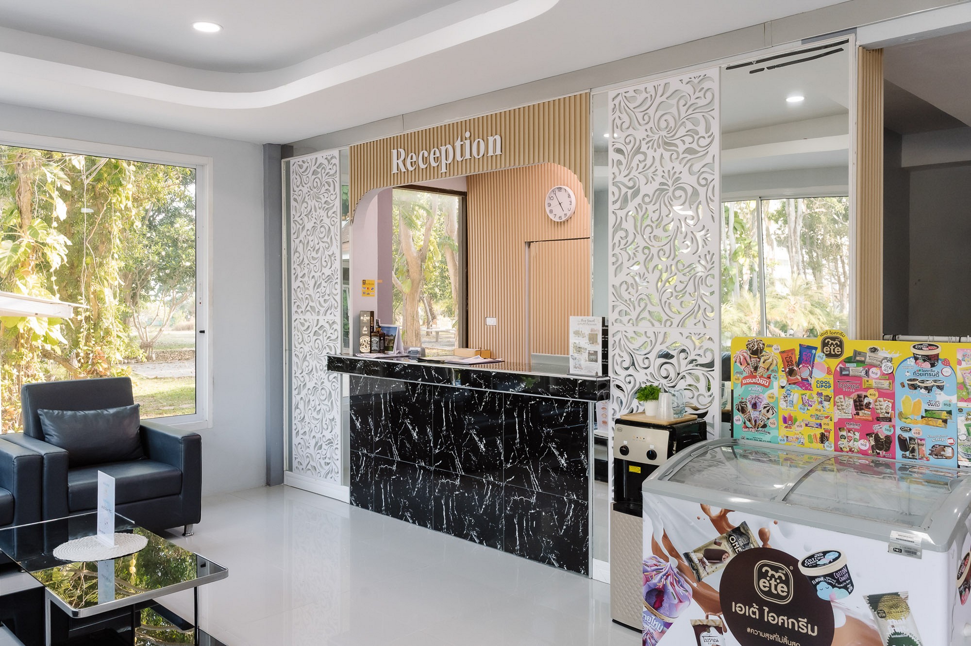 Lobby & Shop
